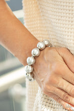 Load image into Gallery viewer, One woman Show - Stopper - Silver
